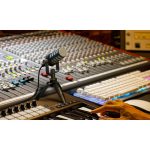 Saramonic SR-BV1 Dynamic Cardioid Podcast/Broadcast Microphone - Image 8